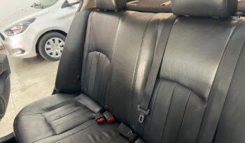 Nissan Versa completo
