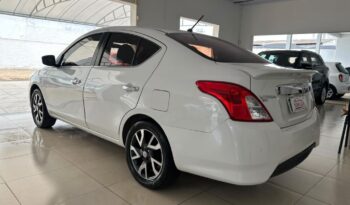 Nissan Versa completo