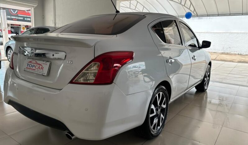 Nissan Versa completo