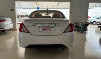 Nissan Versa completo