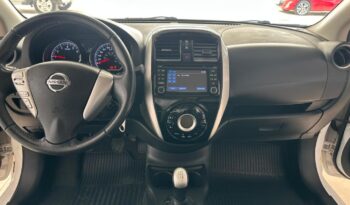 Nissan Versa completo