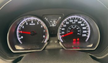 Nissan Versa completo