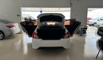 Nissan Versa completo