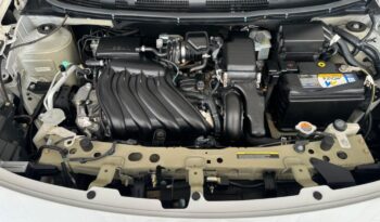 Nissan Versa completo