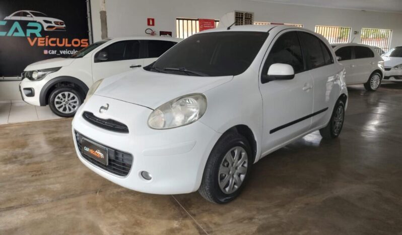 Nissan March completo