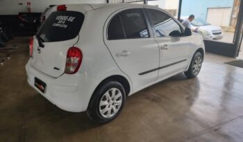 Nissan March completo