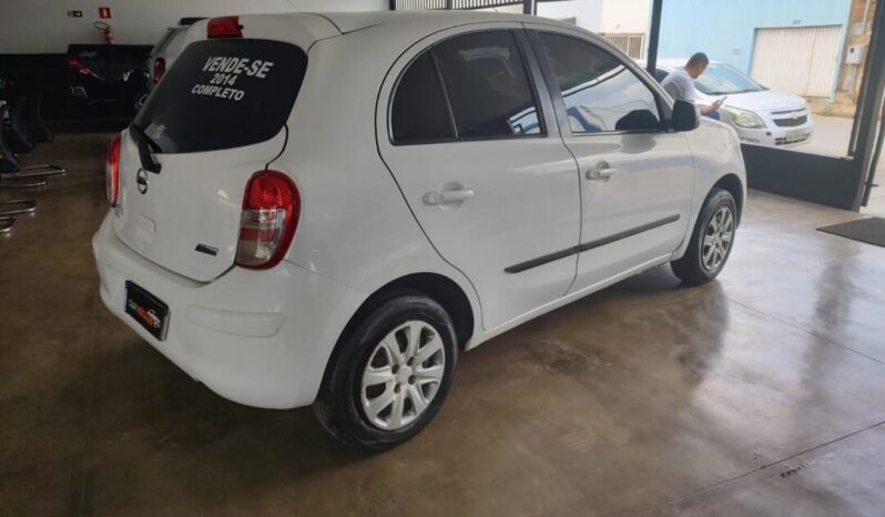 Nissan March completo