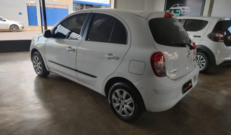 Nissan March completo