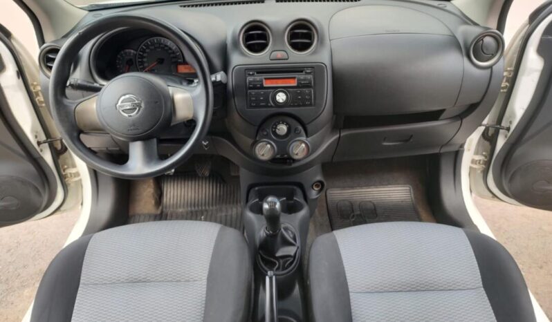 Nissan March completo