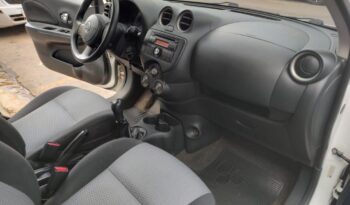 Nissan March completo