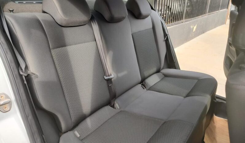 Volkswagen Voyage completo