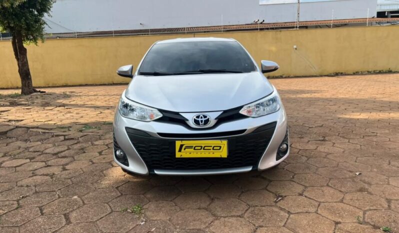Toyota Yaris completo
