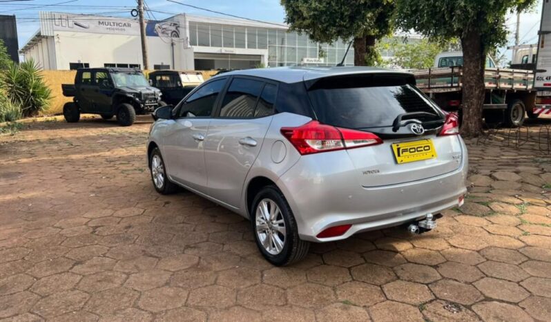 Toyota Yaris completo