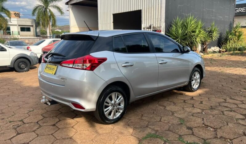Toyota Yaris completo