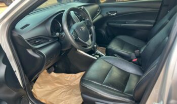 Toyota Yaris completo