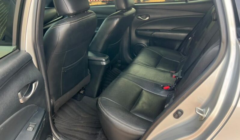 Toyota Yaris completo