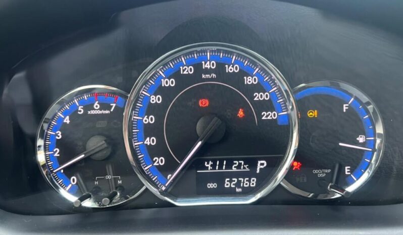 Toyota Yaris completo