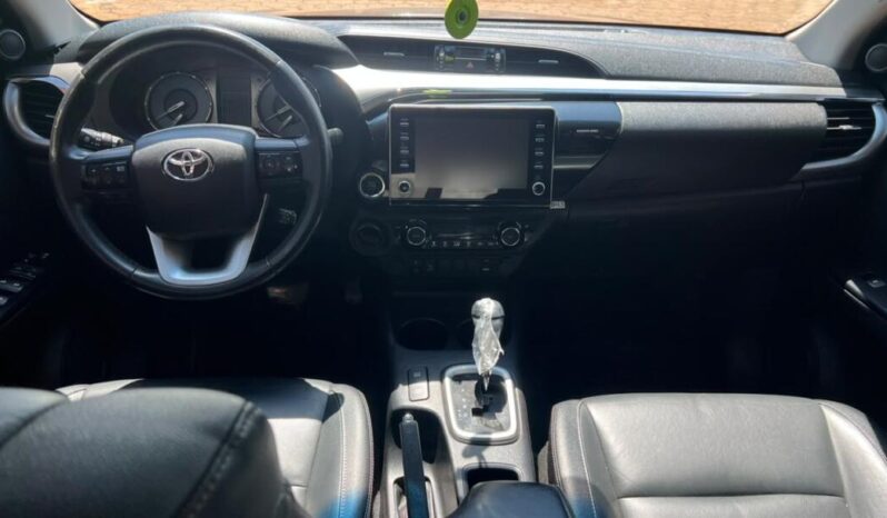 Toyota Hilux completo
