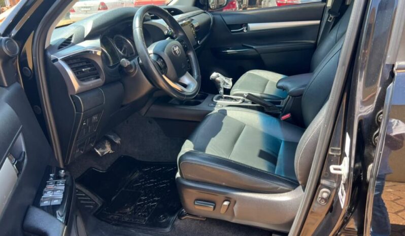 Toyota Hilux completo